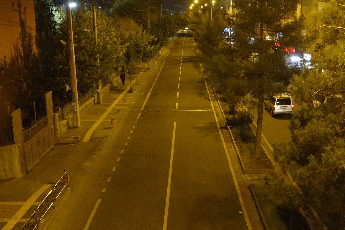 Sokağa çıkma yasağının başlamasıyla birlikte Diyarbakır’da sokaklar boşaldı 